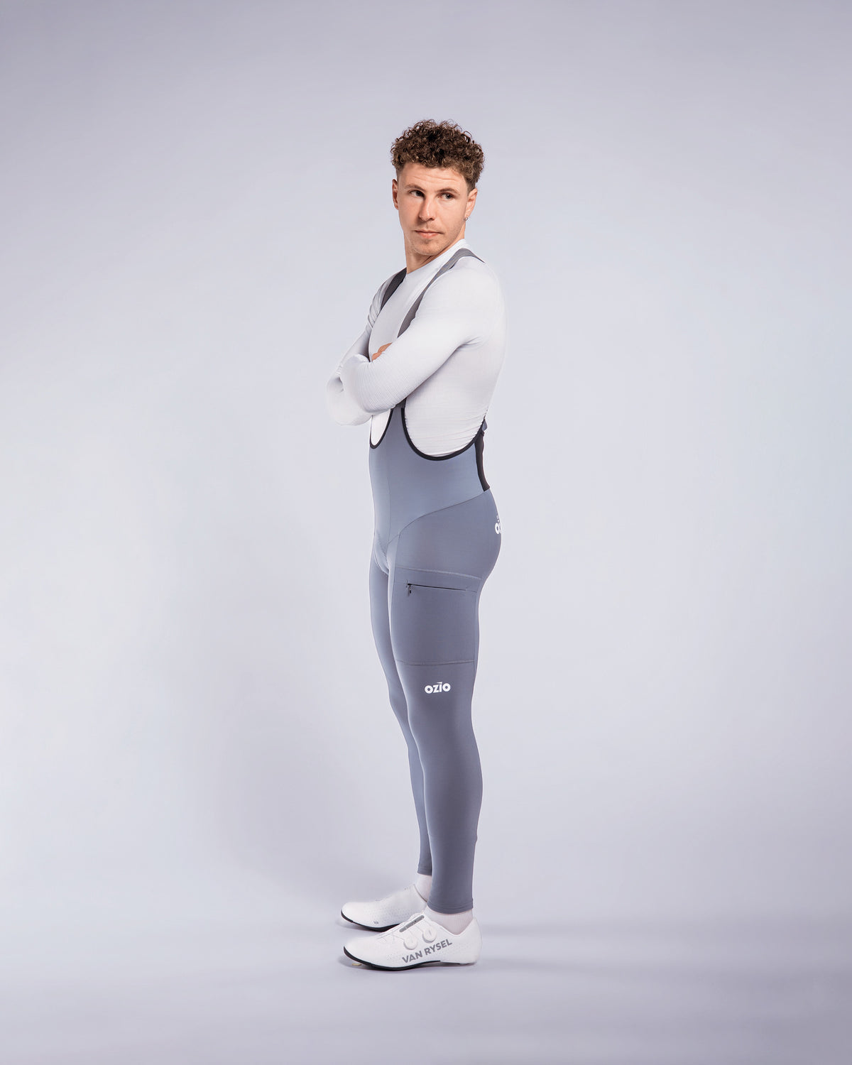 Cuissard long thermique Titan homme gris porté avec haut thermique, vue de profil