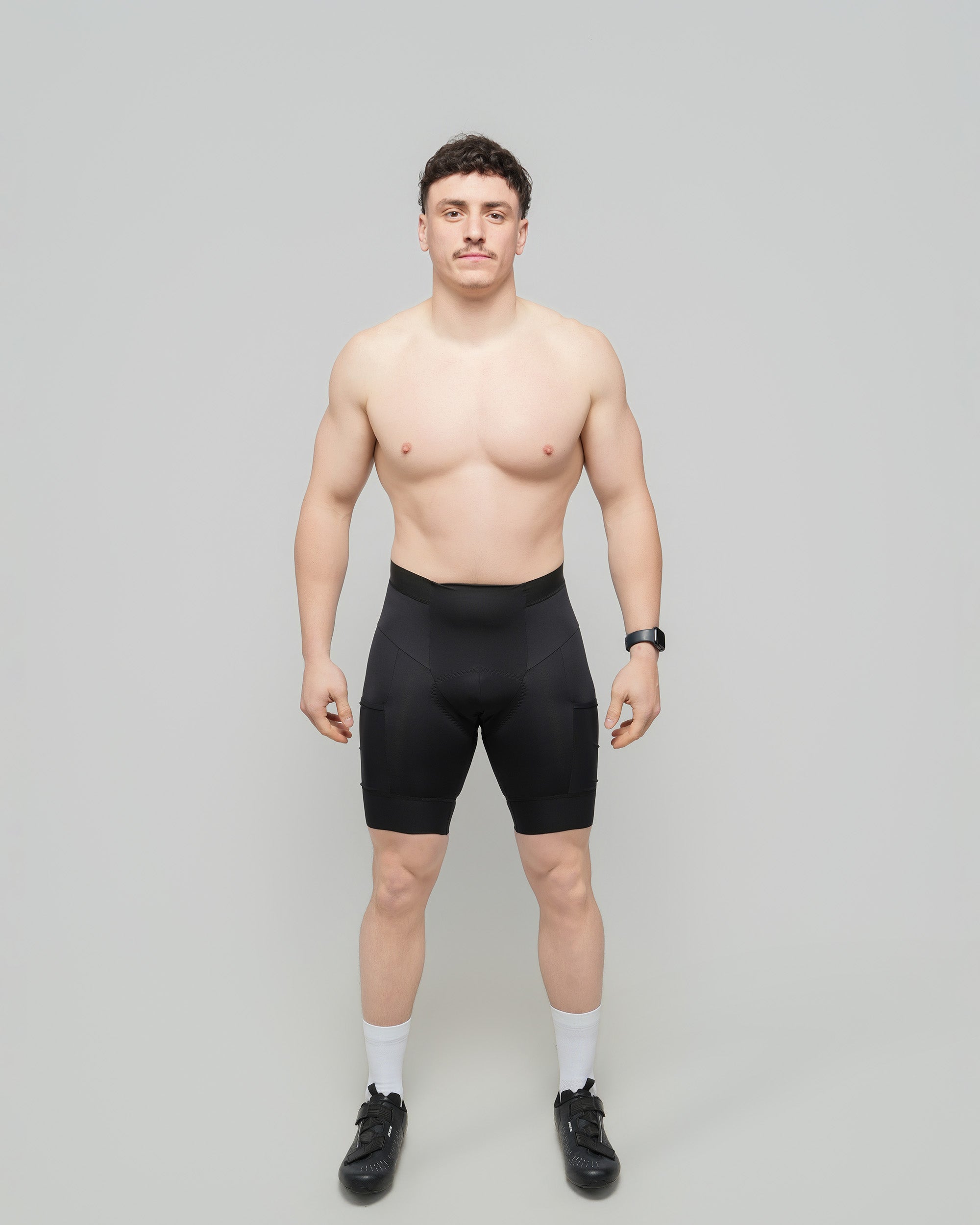 Vue de face titan cuissard vélo homme sans bretelles longue distance ultra confort 