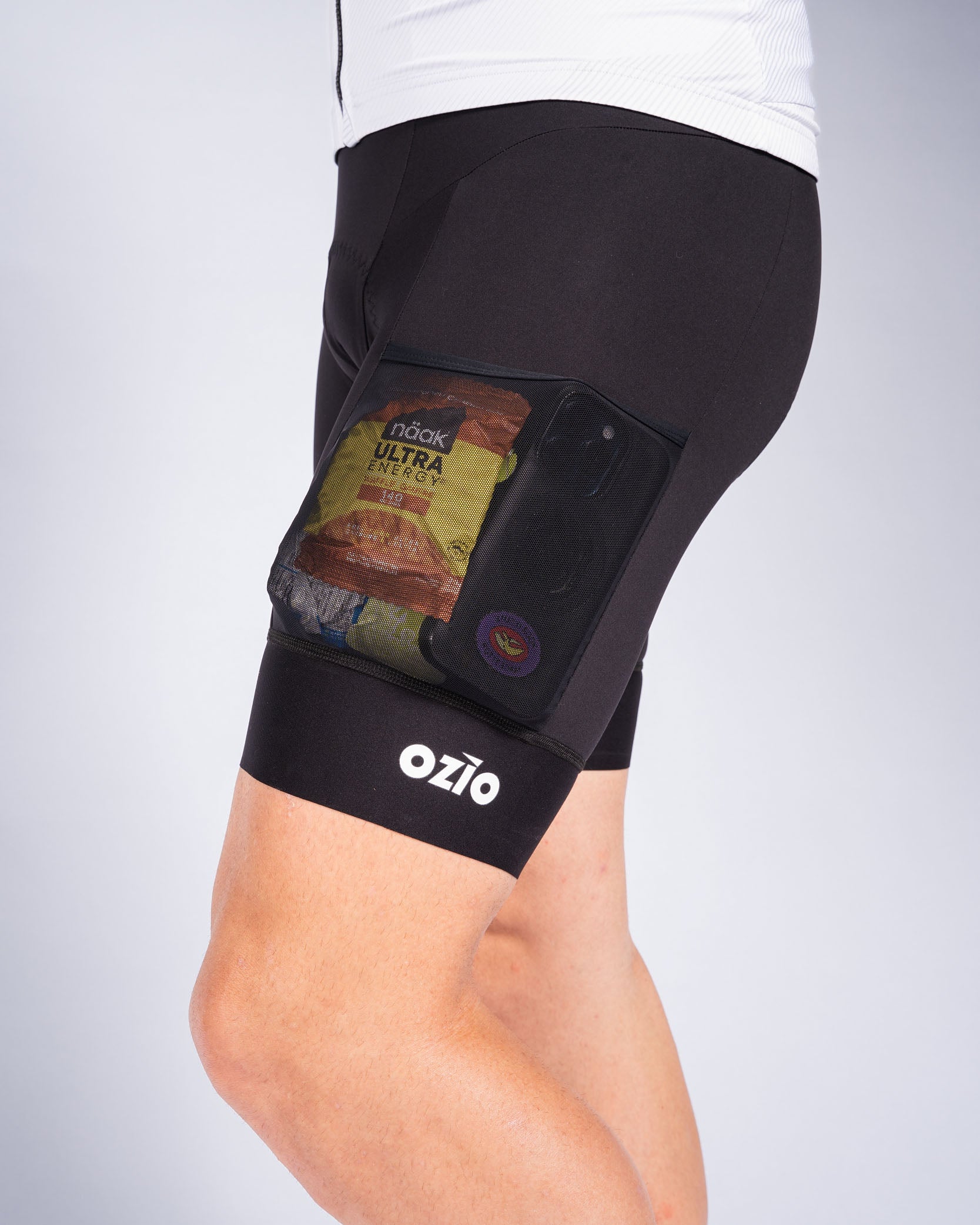 Détail des poches latérales du cuissard vélo Titan Ozio  longue distance au delà de 9 heures pour smartphone et nutrition