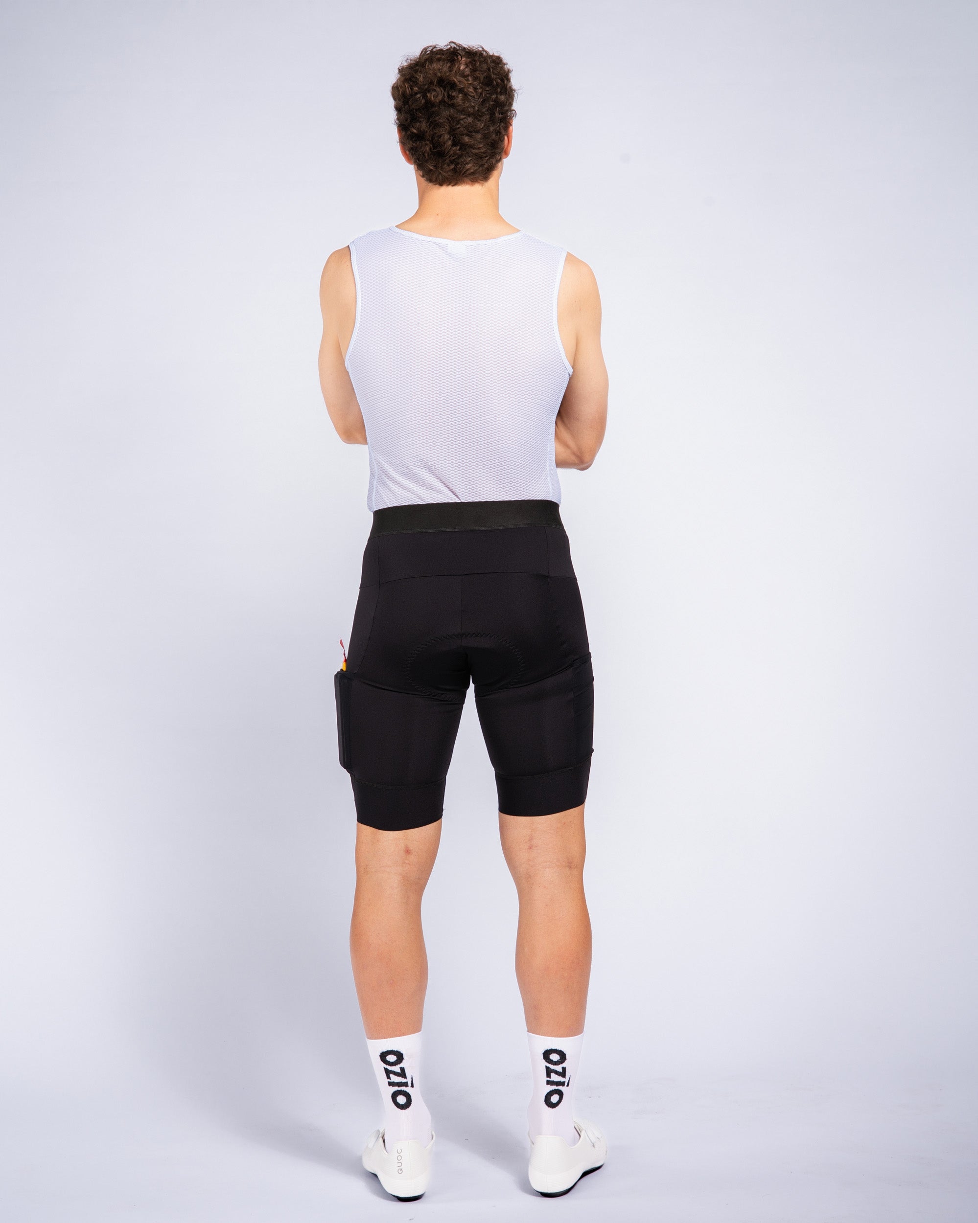 Vue arrière du cuissard vélo Titan Ozio longue distance sans bretelles avec poches latérales
